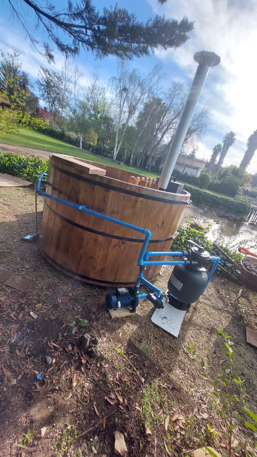 Instalación tinaja a leña en lago Rapel